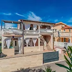 アパート Sinanovic